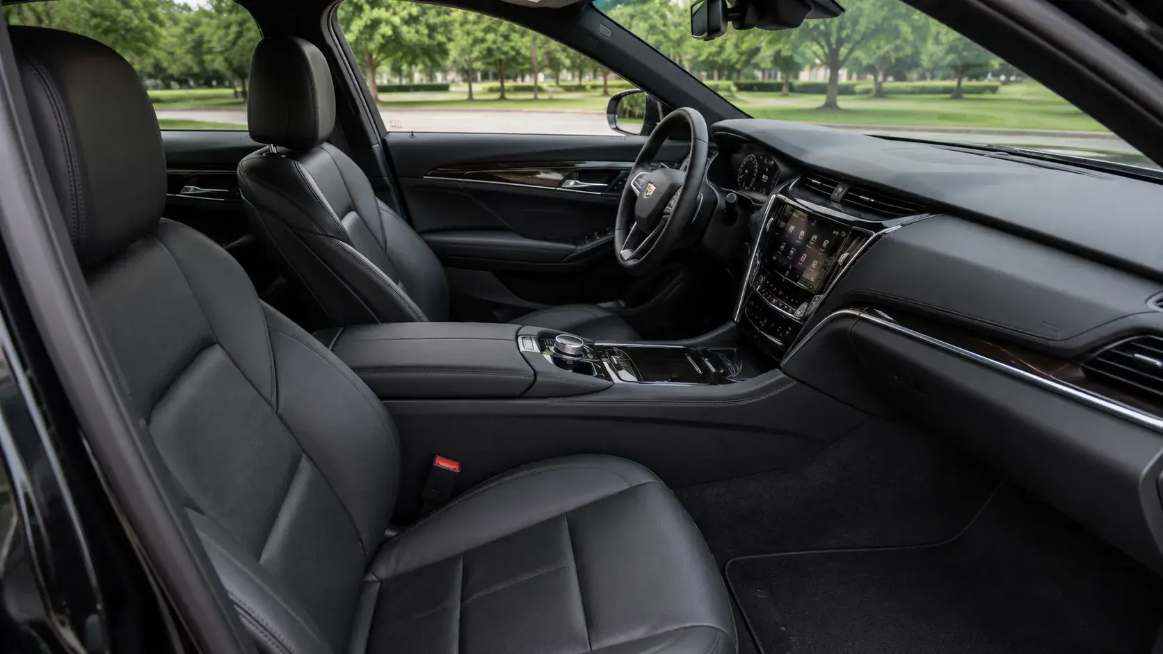 Front cabin of the Executive Sedan, Cadillac wheel and centre touchscreen