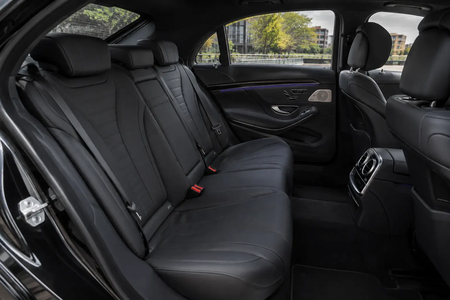 Rear bench of the Mercedes-Benz S550 in black leather, with a Burmester speaker in the door