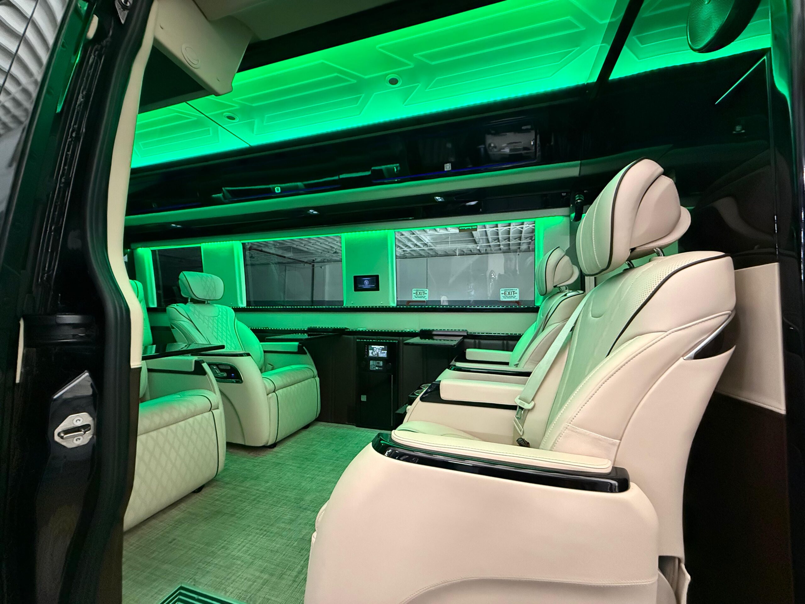7-Passenger-Luxury-Sprinter-Jet