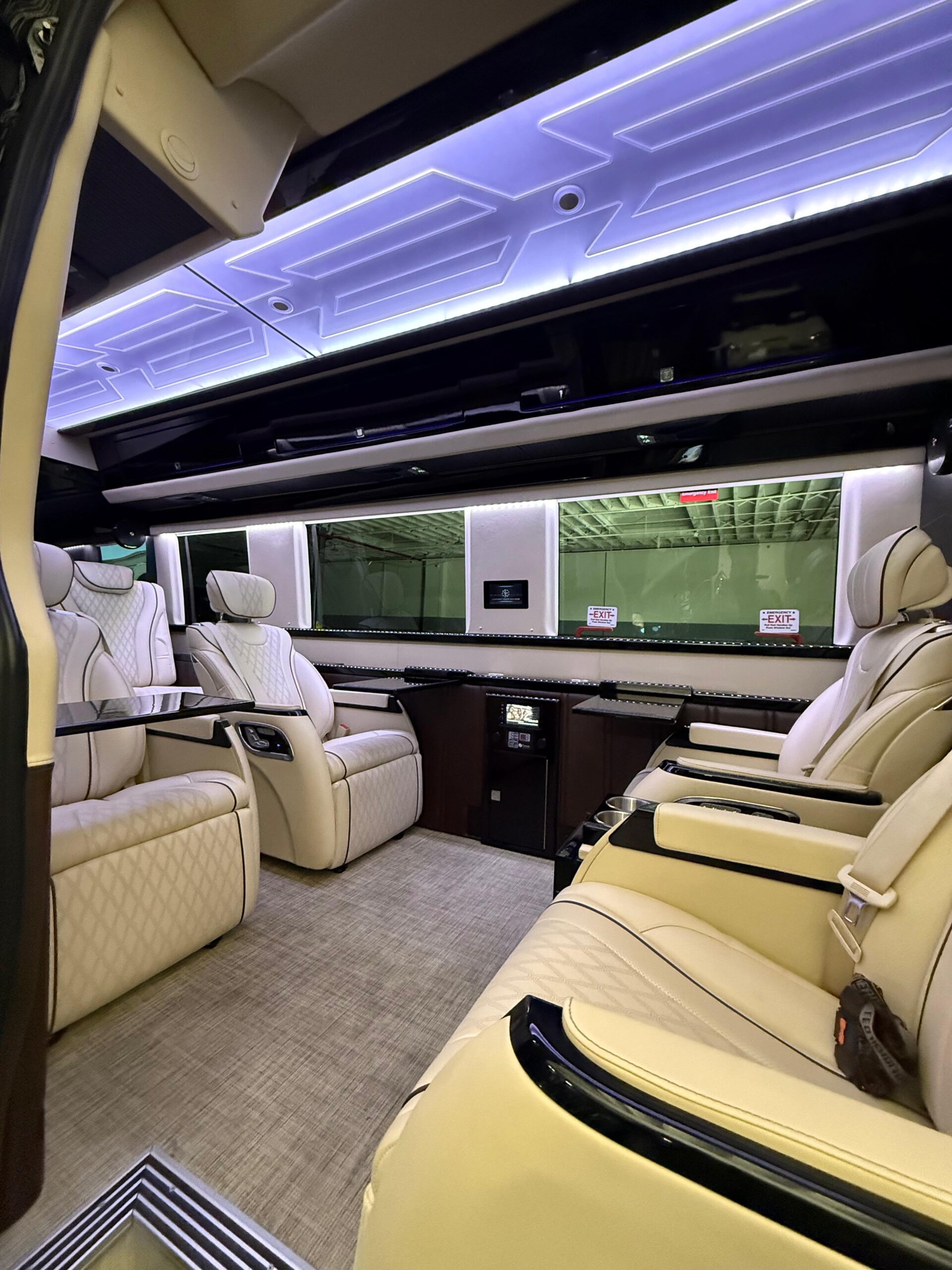 7-Passenger-Luxury-Sprinter-Jet