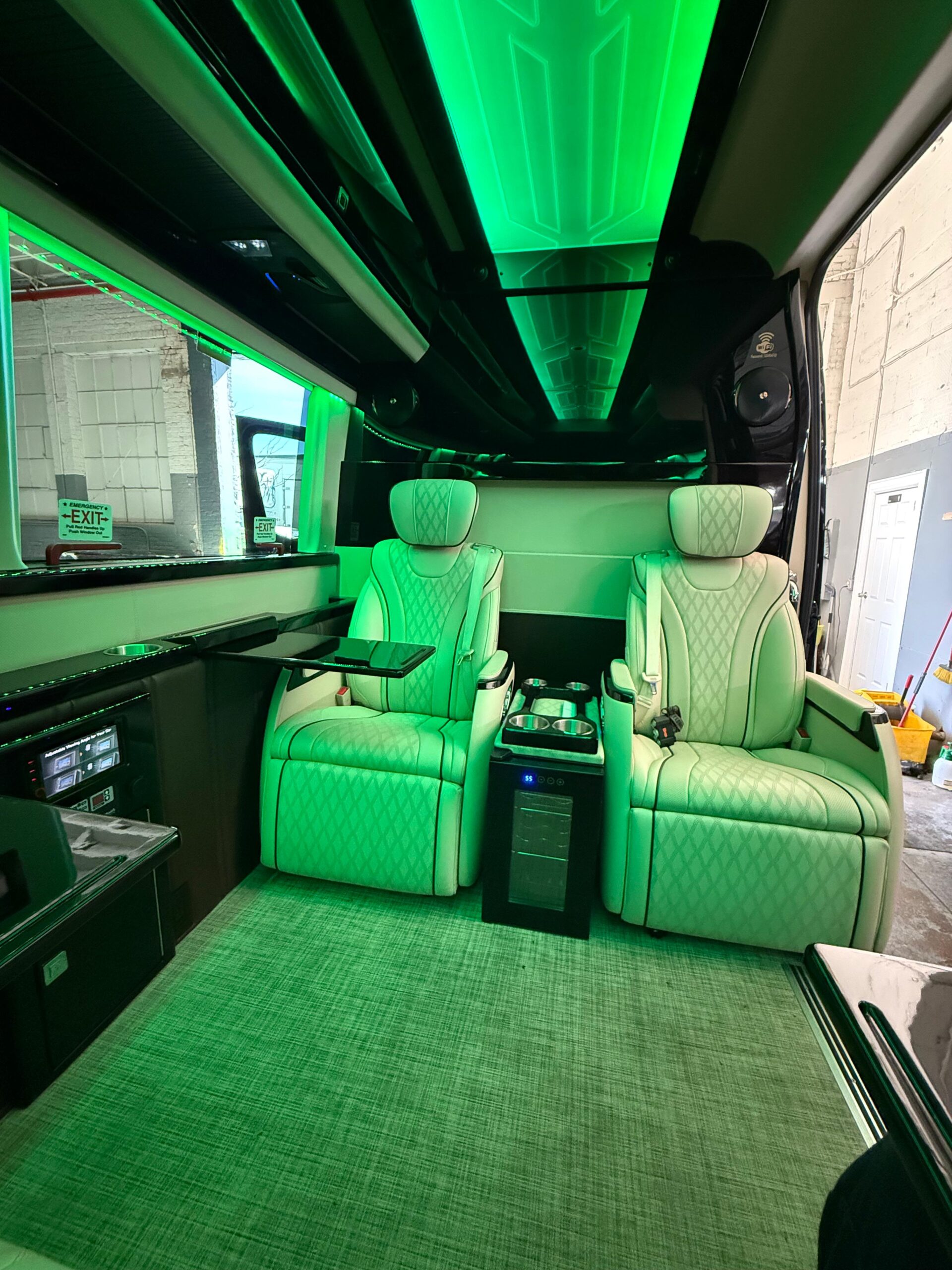 7-Passenger-Luxury-Sprinter-Jet